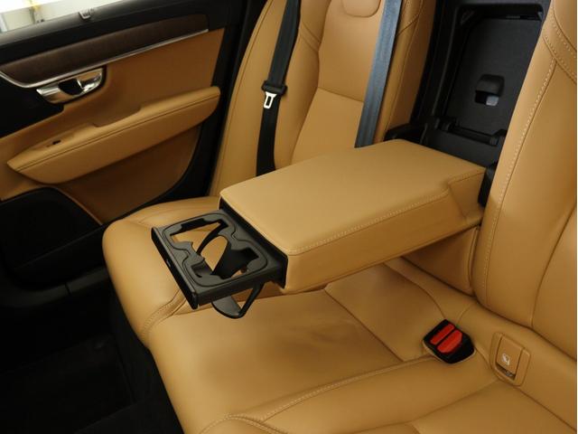 Ｖ９０ アルティメット　Ｂ５　電動パノラマサンルーフ　Ｇｏｏｇｌｅ搭載　ドラレコ　４８Ｖ　茶革　１９インチＡＷ　クリスタルシフトノブ　ピッチドオークウッドパネル　ベンチレーション機能　前後シートヒーター　ｈａｒｍａｎ／ｋａｒｄｏｎ（41枚目）