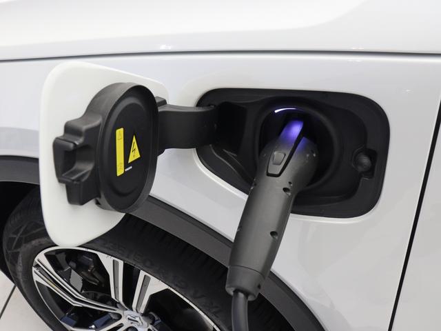 ＸＣ４０ リチャージ　ＰＨＶ　Ｔ５　インスクリプション　ＰＨＥＶ　電動パノラマサンルーフ　前後純正ドラレコ　ｈａｒｍａｎ／ｋａｒｄｏｎ　前後シートヒーター　ステアリングヒーター　パワーテールゲート　クリスタルシフトノブ　１９インチＡＷ　ドリフトウッドパネル（8枚目）