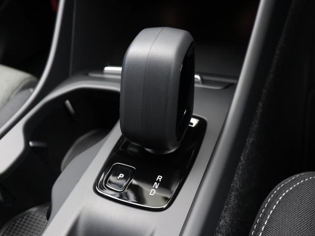 ＸＣ４０ リチャージＰＨＶ　Ｔ５インスクリプシンエクスプレシン　ＰＨＥＶ　パワーシート＆クライメートＰＫＧ　前後純正ドラレコ　フロント８ウェイパワーシート　フロントシートヒーター　ステアリングホイールヒーター　パワーテールゲート　テキスタイルコンビネーションシート（18枚目）