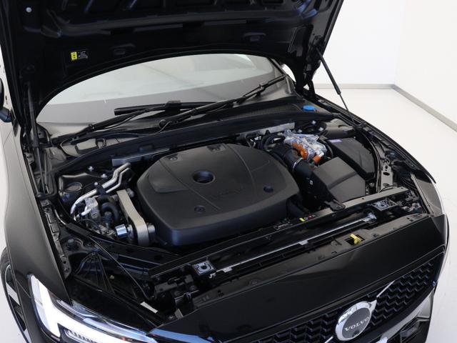 Ｖ６０ リチャジアルティメットＴ６ＡＷＤプラグインハイブリド　ＰＨＥＶ　電動パノラマサンルーフ　Ｇｏｏｇｌｅ搭載　純正３６０°ドラレコ　茶革　ｈａｒｍａｎ／ｋａｒｄｏｎ　クリスタルシフトノブ　リニアライムウッドパネル　ベンチレーション機能　リラクゼーション機能（23枚目）
