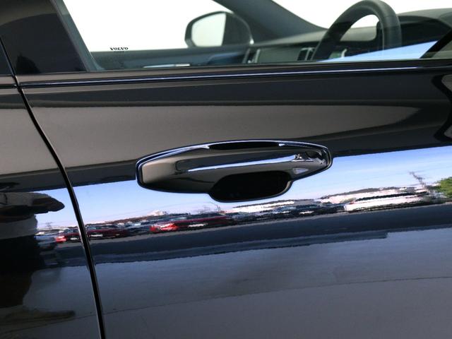 Ｖ６０ リチャジアルティメットＴ６ＡＷＤプラグインハイブリド　ＰＨＥＶ　電動パノラマサンルーフ　Ｇｏｏｇｌｅ搭載　純正３６０°ドラレコ　茶革　ｈａｒｍａｎ／ｋａｒｄｏｎ　クリスタルシフトノブ　リニアライムウッドパネル　ベンチレーション機能　リラクゼーション機能（27枚目）