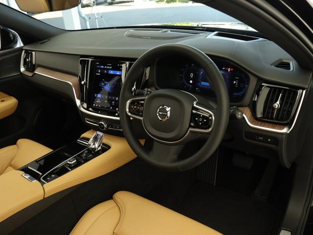 Ｖ６０ リチャジアルティメットＴ６ＡＷＤプラグインハイブリド　ＰＨＥＶ　電動パノラマサンルーフ　Ｇｏｏｇｌｅ搭載　純正３６０°ドラレコ　茶革　ｈａｒｍａｎ／ｋａｒｄｏｎ　クリスタルシフトノブ　リニアライムウッドパネル　ベンチレーション機能　リラクゼーション機能（39枚目）