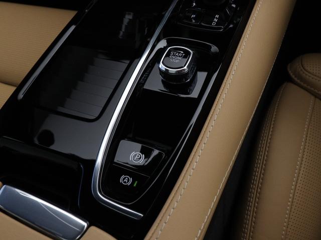 Ｖ６０ リチャジアルティメットＴ６ＡＷＤプラグインハイブリド　ＰＨＥＶ　電動パノラマサンルーフ　Ｇｏｏｇｌｅ搭載　純正３６０°ドラレコ　茶革　ｈａｒｍａｎ／ｋａｒｄｏｎ　クリスタルシフトノブ　リニアライムウッドパネル　ベンチレーション機能　リラクゼーション機能（49枚目）
