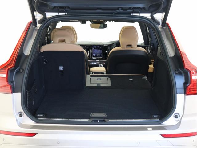 ＸＣ６０ アルティメット　Ｂ５　ＡＷＤ　サンルーフ　Ｇｏｏｇｌｅ搭載　ドラレコ　４８Ｖ　茶革　ｈａｒｍａｎ／ｋａｒｄｏｎ　リニアライムウッドパネル　クリスタルシフトノブ　前後シートヒーター　ステアリングホイールヒーター　リラクゼーション機能（32枚目）