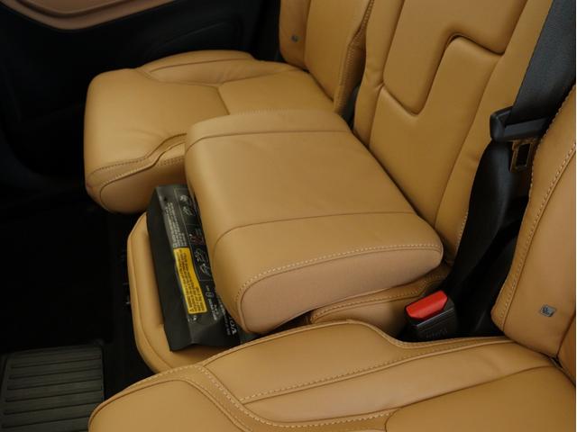 ＸＣ９０ リチャージアルテメットＴ８ＡＷＤプラグインハイブリド　ＰＨＥＶ　サンルーフ　エアサス　３列７人乗り　Ｇｏｏｇｌｅ搭載　ドラレコ　茶革　ｈａｒｍａｎ／ｋａｒｄｏｎ　前後シートヒーター　ステアリングホイールヒーター　クリスタルシフトノブ　２２インチＡＷ（16枚目）