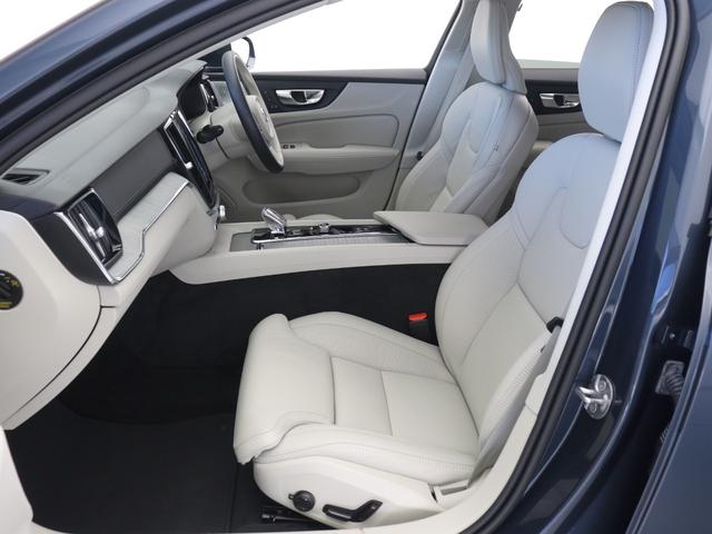 V60 ウルトラ B4 B&Wプレミアムサウンド Google搭載 ドラレコ 48V 白革 クリスタルシフトノブ 前後シートヒーター ステアリングヒーター リラクゼーション機能 ベンチレーション機能 パワーテールゲート(12枚目)
