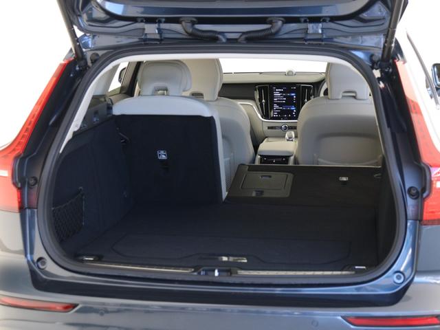 V60 ウルトラ B4 B&Wプレミアムサウンド Google搭載 ドラレコ 48V 白革 クリスタルシフトノブ 前後シートヒーター ステアリングヒーター リラクゼーション機能 ベンチレーション機能 パワーテールゲート(31枚目)