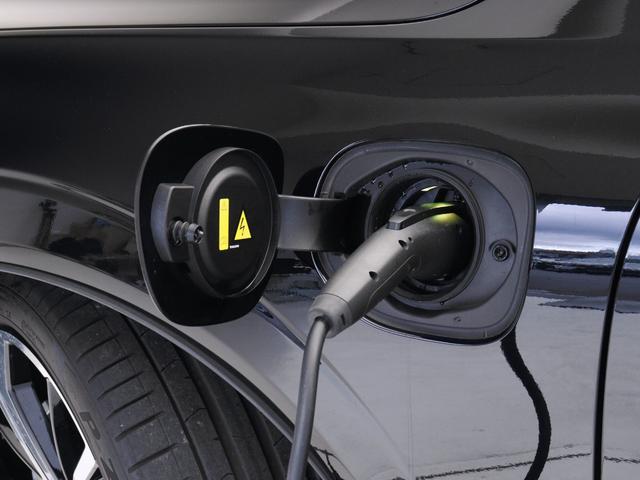 XC60 リチャージアルティメトT6AWDプラグインハイブリド PHEV サンルーフ B&W エアサス Google搭載 ドラレコ 21インチダイヤモンドカットAW リニアライムウッドパネル クリスタルシフトノブ リラクゼーション機能 ワイヤレススマホチャージ(9枚目)