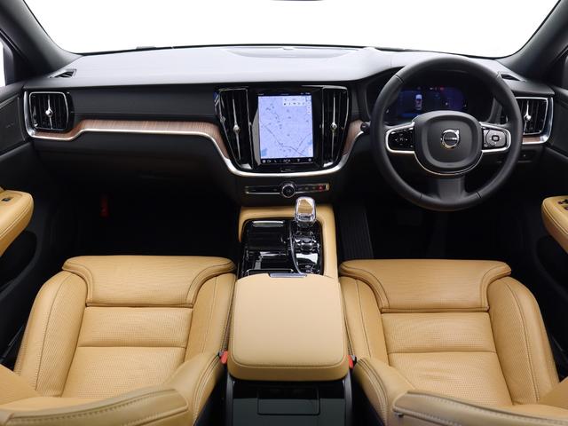 V60 PHEV サンルーフ Google搭載 前後純正ドラレコ 白革 リラクゼーション機能 クリスタルシフトノブ リニアライムウッドパネル 19インチAW 前後シートヒーター ステアリングホイールヒーター(4枚目)