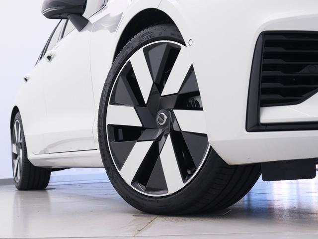 V60 PHEV サンルーフ Google搭載 前後純正ドラレコ 白革 リラクゼーション機能 クリスタルシフトノブ リニアライムウッドパネル 19インチAW 前後シートヒーター ステアリングホイールヒーター(9枚目)