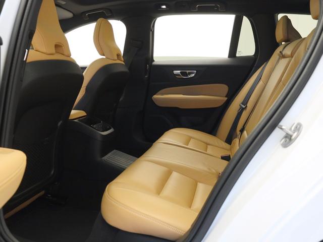 V60 PHEV サンルーフ Google搭載 前後純正ドラレコ 白革 リラクゼーション機能 クリスタルシフトノブ リニアライムウッドパネル 19インチAW 前後シートヒーター ステアリングホイールヒーター(14枚目)