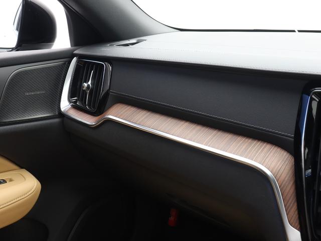 V60 PHEV サンルーフ Google搭載 前後純正ドラレコ 白革 リラクゼーション機能 クリスタルシフトノブ リニアライムウッドパネル 19インチAW 前後シートヒーター ステアリングホイールヒーター(17枚目)
