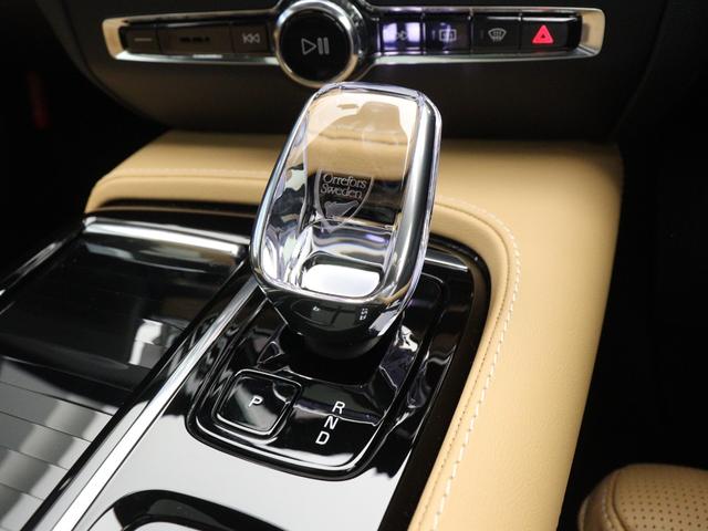 V60 PHEV サンルーフ Google搭載 前後純正ドラレコ 白革 リラクゼーション機能 クリスタルシフトノブ リニアライムウッドパネル 19インチAW 前後シートヒーター ステアリングホイールヒーター(21枚目)