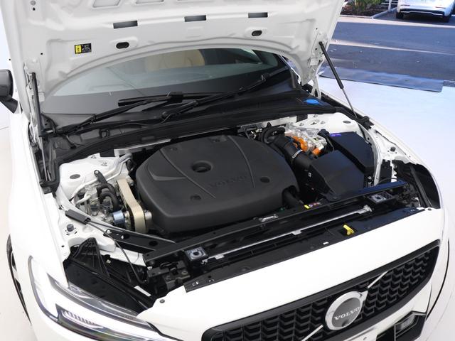 V60 PHEV サンルーフ Google搭載 前後純正ドラレコ 白革 リラクゼーション機能 クリスタルシフトノブ リニアライムウッドパネル 19インチAW 前後シートヒーター ステアリングホイールヒーター(23枚目)