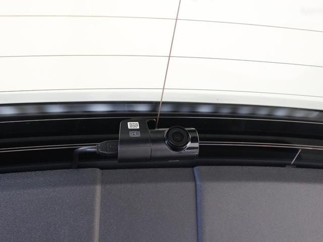 V60 PHEV サンルーフ Google搭載 前後純正ドラレコ 白革 リラクゼーション機能 クリスタルシフトノブ リニアライムウッドパネル 19インチAW 前後シートヒーター ステアリングホイールヒーター(36枚目)