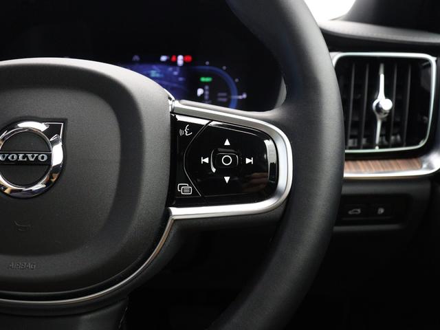 V60 PHEV サンルーフ Google搭載 前後純正ドラレコ 白革 リラクゼーション機能 クリスタルシフトノブ リニアライムウッドパネル 19インチAW 前後シートヒーター ステアリングホイールヒーター(50枚目)