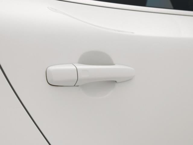 V40 T3 インスクリプション 2019年モデル ドラレコ harman/kardon モダンウッドパネル シートヒーター リアビューカメラ LEDヘッドライト パドルシフト 17インチAW レーンキープ 追従クルーズコントロール(26枚目)