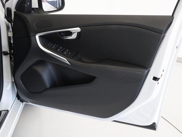 V40 T3 インスクリプション 2019年モデル ドラレコ harman/kardon モダンウッドパネル シートヒーター リアビューカメラ LEDヘッドライト パドルシフト 17インチAW レーンキープ 追従クルーズコントロール(37枚目)