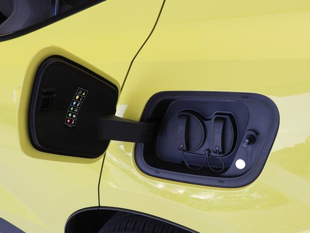 EX30 ウルトラシングルモーター エクステンデッドレンジ 電気自動車 パノラマガラスルーフ Google搭載 前後純正ドラレコ モスイエロー 20インチダイヤモンドカットAW harman/kardon シートヒーター ステアリングホイールヒーター(9枚目)