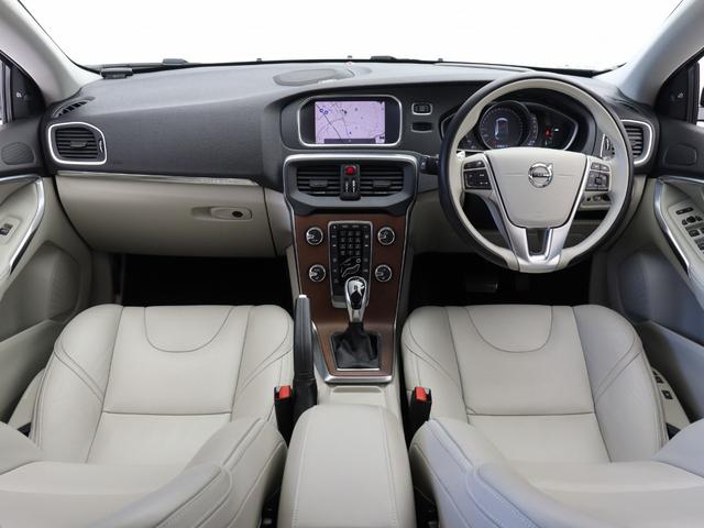 V40 クロスカントリー D4 サマム ディーゼルエンジン 2018年モデル 白革 harman/kardon モダンウッドパネル フロントパワーシート シートヒーター リアビューカメラ LEDヘッドライト パドルシフト PCCキーレス(4枚目)