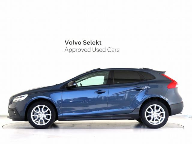 V40 クロスカントリー D4 サマム ディーゼルエンジン 2018年モデル 白革 harman/kardon モダンウッドパネル フロントパワーシート シートヒーター リアビューカメラ LEDヘッドライト パドルシフト PCCキーレス(5枚目)