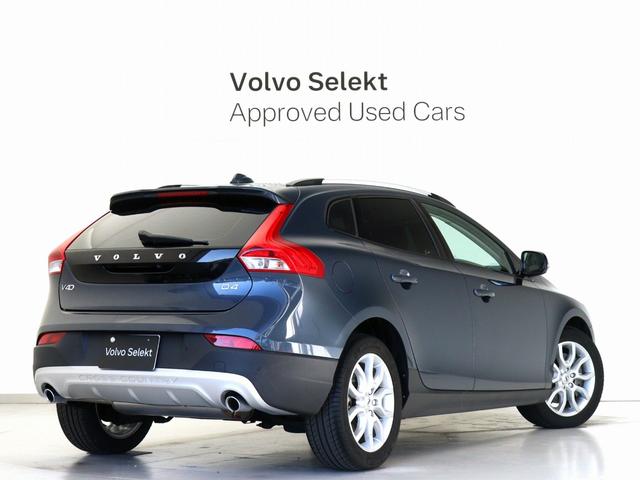 V40 クロスカントリー D4 サマム ディーゼルエンジン 2018年モデル 白革 harman/kardon モダンウッドパネル フロントパワーシート シートヒーター リアビューカメラ LEDヘッドライト パドルシフト PCCキーレス(6枚目)