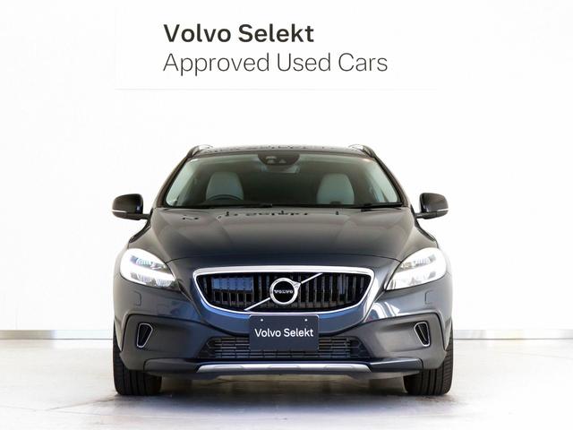 V40 クロスカントリー D4 サマム ディーゼルエンジン 2018年モデル 白革 harman/kardon モダンウッドパネル フロントパワーシート シートヒーター リアビューカメラ LEDヘッドライト パドルシフト PCCキーレス(9枚目)