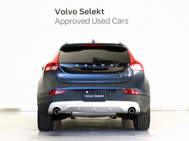 V40 クロスカントリー D4 サマム ディーゼルエンジン 2018年モデル 白革 harman/kardon モダンウッドパネル フロントパワーシート シートヒーター リアビューカメラ LEDヘッドライト パドルシフト PCCキーレス(10枚目)