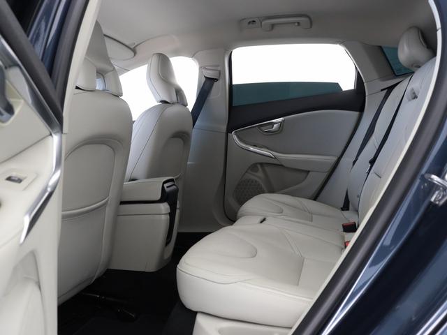 V40 クロスカントリー D4 サマム ディーゼルエンジン 2018年モデル 白革 harman/kardon モダンウッドパネル フロントパワーシート シートヒーター リアビューカメラ LEDヘッドライト パドルシフト PCCキーレス(13枚目)