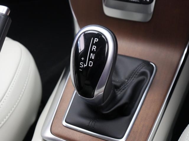 V40 クロスカントリー D4 サマム ディーゼルエンジン 2018年モデル 白革 harman/kardon モダンウッドパネル フロントパワーシート シートヒーター リアビューカメラ LEDヘッドライト パドルシフト PCCキーレス(19枚目)