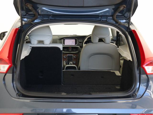 V40 クロスカントリー D4 サマム ディーゼルエンジン 2018年モデル 白革 harman/kardon モダンウッドパネル フロントパワーシート シートヒーター リアビューカメラ LEDヘッドライト パドルシフト PCCキーレス(34枚目)