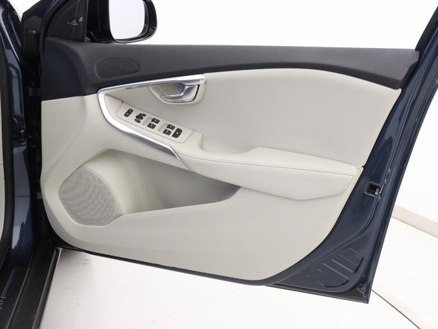 V40 クロスカントリー D4 サマム ディーゼルエンジン 2018年モデル 白革 harman/kardon モダンウッドパネル フロントパワーシート シートヒーター リアビューカメラ LEDヘッドライト パドルシフト PCCキーレス(39枚目)