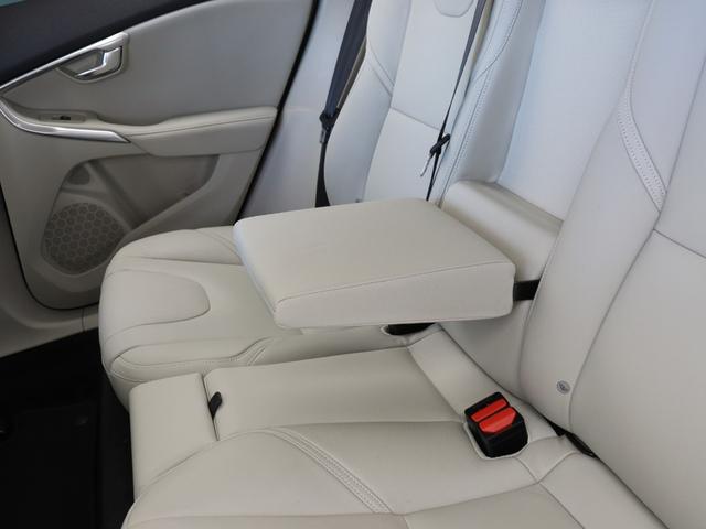 V40 クロスカントリー D4 サマム ディーゼルエンジン 2018年モデル 白革 harman/kardon モダンウッドパネル フロントパワーシート シートヒーター リアビューカメラ LEDヘッドライト パドルシフト PCCキーレス(40枚目)