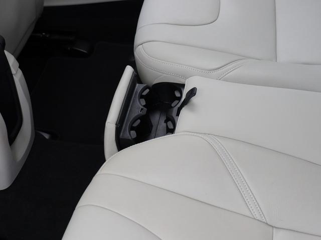 V40 クロスカントリー D4 サマム ディーゼルエンジン 2018年モデル 白革 harman/kardon モダンウッドパネル フロントパワーシート シートヒーター リアビューカメラ LEDヘッドライト パドルシフト PCCキーレス(41枚目)