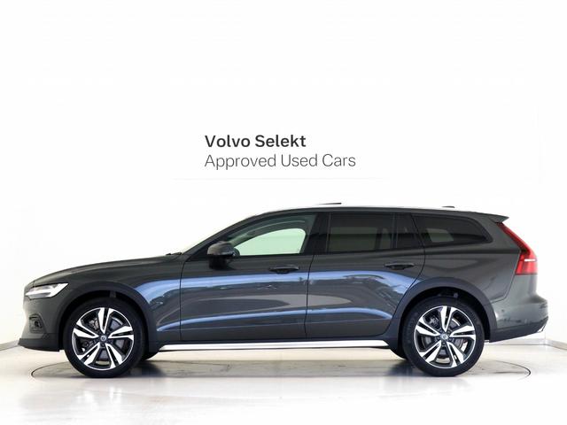 Ｖ６０ クロスカントリー　Ｔ５　ＡＷＤ　プロ　サンルーフ　プラスＰＫＧ　ドラレコ　マルーンブラウン革　前後シートヒーター　ステアリングヒーター　リラクゼーション機能　ベンチレーション機能　１９インチＡＷ　パワーテールゲート　３６０°カメラ（6枚目）