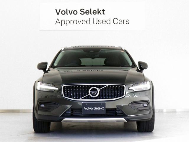 Ｖ６０ クロスカントリー　Ｔ５　ＡＷＤ　プロ　サンルーフ　プラスＰＫＧ　ドラレコ　マルーンブラウン革　前後シートヒーター　ステアリングヒーター　リラクゼーション機能　ベンチレーション機能　１９インチＡＷ　パワーテールゲート　３６０°カメラ（10枚目）