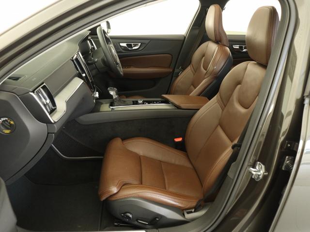 Ｖ６０ クロスカントリー　Ｔ５　ＡＷＤ　プロ　サンルーフ　プラスＰＫＧ　ドラレコ　マルーンブラウン革　前後シートヒーター　ステアリングヒーター　リラクゼーション機能　ベンチレーション機能　１９インチＡＷ　パワーテールゲート　３６０°カメラ（13枚目）