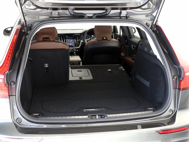 Ｖ６０ クロスカントリー　Ｔ５　ＡＷＤ　プロ　サンルーフ　プラスＰＫＧ　ドラレコ　マルーンブラウン革　前後シートヒーター　ステアリングヒーター　リラクゼーション機能　ベンチレーション機能　１９インチＡＷ　パワーテールゲート　３６０°カメラ（22枚目）