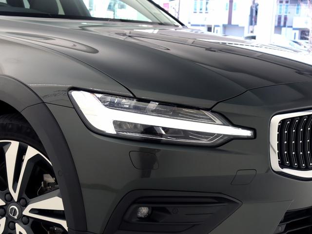 Ｖ６０ クロスカントリー　Ｔ５　ＡＷＤ　プロ　サンルーフ　プラスＰＫＧ　ドラレコ　マルーンブラウン革　前後シートヒーター　ステアリングヒーター　リラクゼーション機能　ベンチレーション機能　１９インチＡＷ　パワーテールゲート　３６０°カメラ（24枚目）