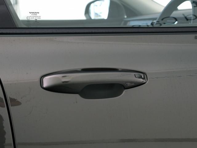 Ｖ６０ クロスカントリー　Ｔ５　ＡＷＤ　プロ　サンルーフ　プラスＰＫＧ　ドラレコ　マルーンブラウン革　前後シートヒーター　ステアリングヒーター　リラクゼーション機能　ベンチレーション機能　１９インチＡＷ　パワーテールゲート　３６０°カメラ（26枚目）