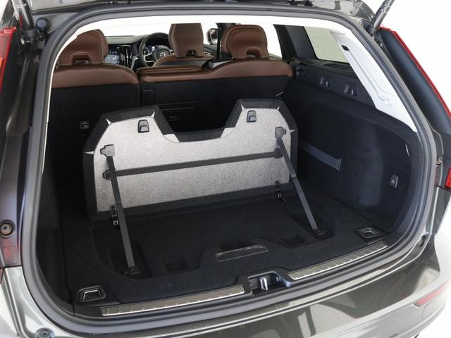 Ｖ６０ クロスカントリー　Ｔ５　ＡＷＤ　プロ　サンルーフ　プラスＰＫＧ　ドラレコ　マルーンブラウン革　前後シートヒーター　ステアリングヒーター　リラクゼーション機能　ベンチレーション機能　１９インチＡＷ　パワーテールゲート　３６０°カメラ（30枚目）