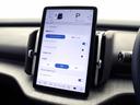 【パイロットアシスト】前方車を自動追従するアダプティブクルーズのほか、ステアリング操舵も行う進化型クルーズ『パイロットアシスト』を搭載。車体を車線内へと適正に維持しつつ先行車を忠実に追従します。