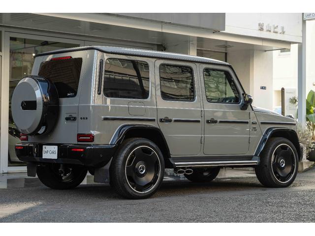 Ｇクラス Ｇ６３　ｍａｎｕｆａｋｔｕｒプログラム＋　正規ディーラー車　ＡＭＧ世田谷スペシャルオーダー　２２インチマイバッハデザインアルミ（純正アルミ有り）　ホワイトエクスクルーシブナッパレザーシート　カーボンインテリア（8枚目）