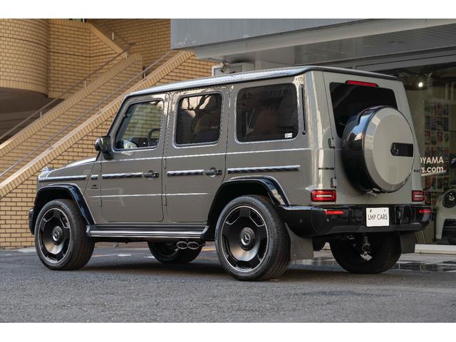 Ｇクラス Ｇ６３　ｍａｎｕｆａｋｔｕｒプログラム＋　正規ディーラー車　ＡＭＧ世田谷スペシャルオーダー　２２インチマイバッハデザインアルミ（純正アルミ有り）　ホワイトエクスクルーシブナッパレザーシート　カーボンインテリア（9枚目）