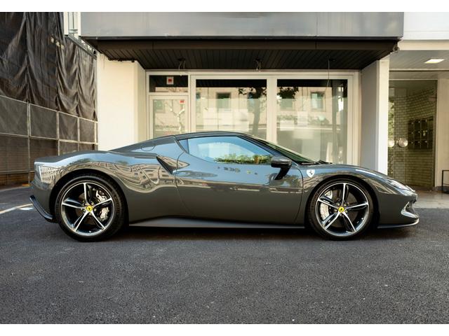２９６ＧＴＢ ベースグレード　Ｆ１　ＤＣＴ　左Ｈ　Ｆリフター　ＬＥＤカーボンステア　パドルシフトトリコロールカラー　ＧＲＩＧＩＯ　ＳＣＵＲＯ　／　クオイオ　ＥＬＥリヤビューミラー　ブラックフランシングホース　ダイヤモンドホイール（4枚目）