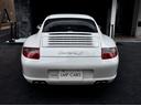 現行モデルのタイプ992と比較すると、とてもコンパクトな911らしいサイズ感のタイプ997は街中での運転のしやすさとスポーツドライビングしたときの俊敏さにとても優れています。