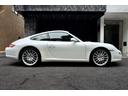タイプ996から丸みを帯びたデザインに変更されたことでより911らしいデザインをまとっています。ホイールもオプションのクラシックデザインがとてもマッチしています。