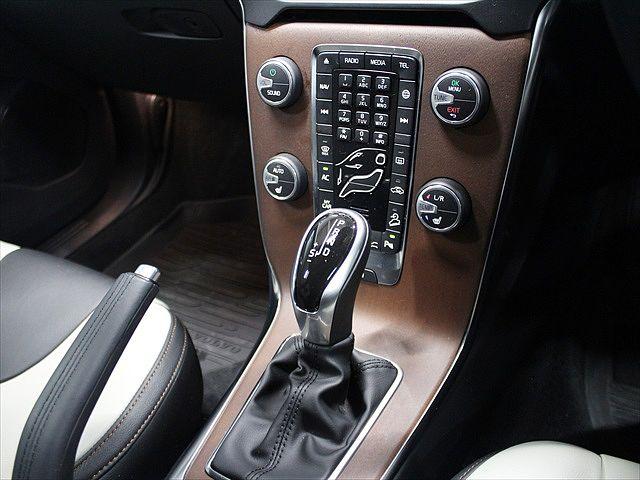 クロスカントリー T5 AWD Summum 本革シート(11枚目)