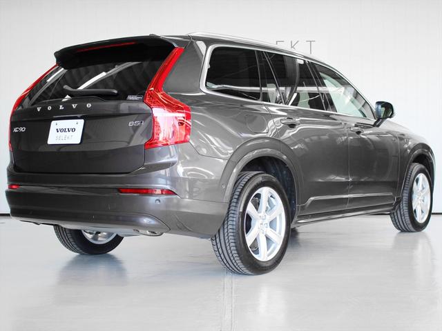 ＸＣ９０ プラス　Ｂ５　ＡＷＤ　２０２３年モデル　登録済未使用車　パノラマガラスサンルーフ　チャイルド・クッション　本革シート　Ｇｏｏｇｌｅナビ　パワーシート　シートヒーター　ステアリングヒーター　ハンズフリーテールゲート（3枚目）