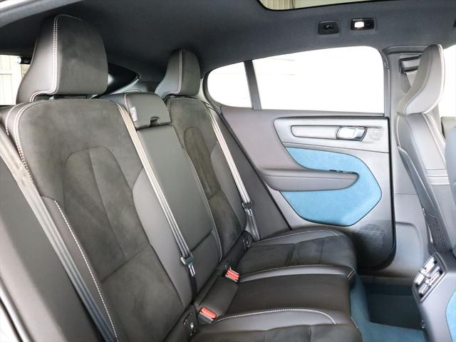 Ｃ４０リチャージ リチャージ　ツイン　２０２２年モデル　ＢＥＶ　パノラマルーフ　純正前後ドラレコ　スウェードシート　ｈａｒｍａｎ／ｋａｒｄｏｎ　Ｇｏｏｇｌｅナビ　３６０°ビューカメラ　パワーシート　シートヒーター　ステアリングヒーター（8枚目）